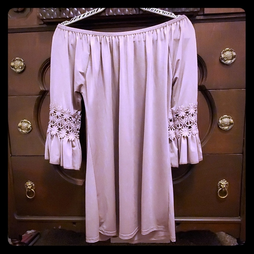 Taupe ruffle lace sleeve tunic